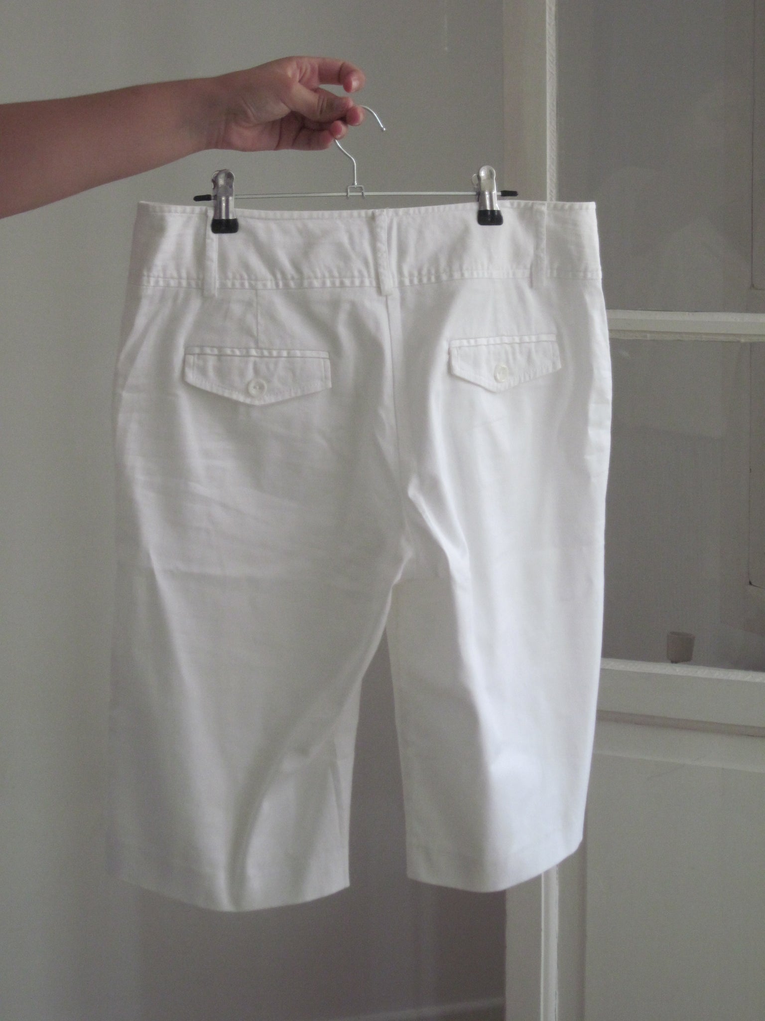 0327 / Cotton Capri Trousers