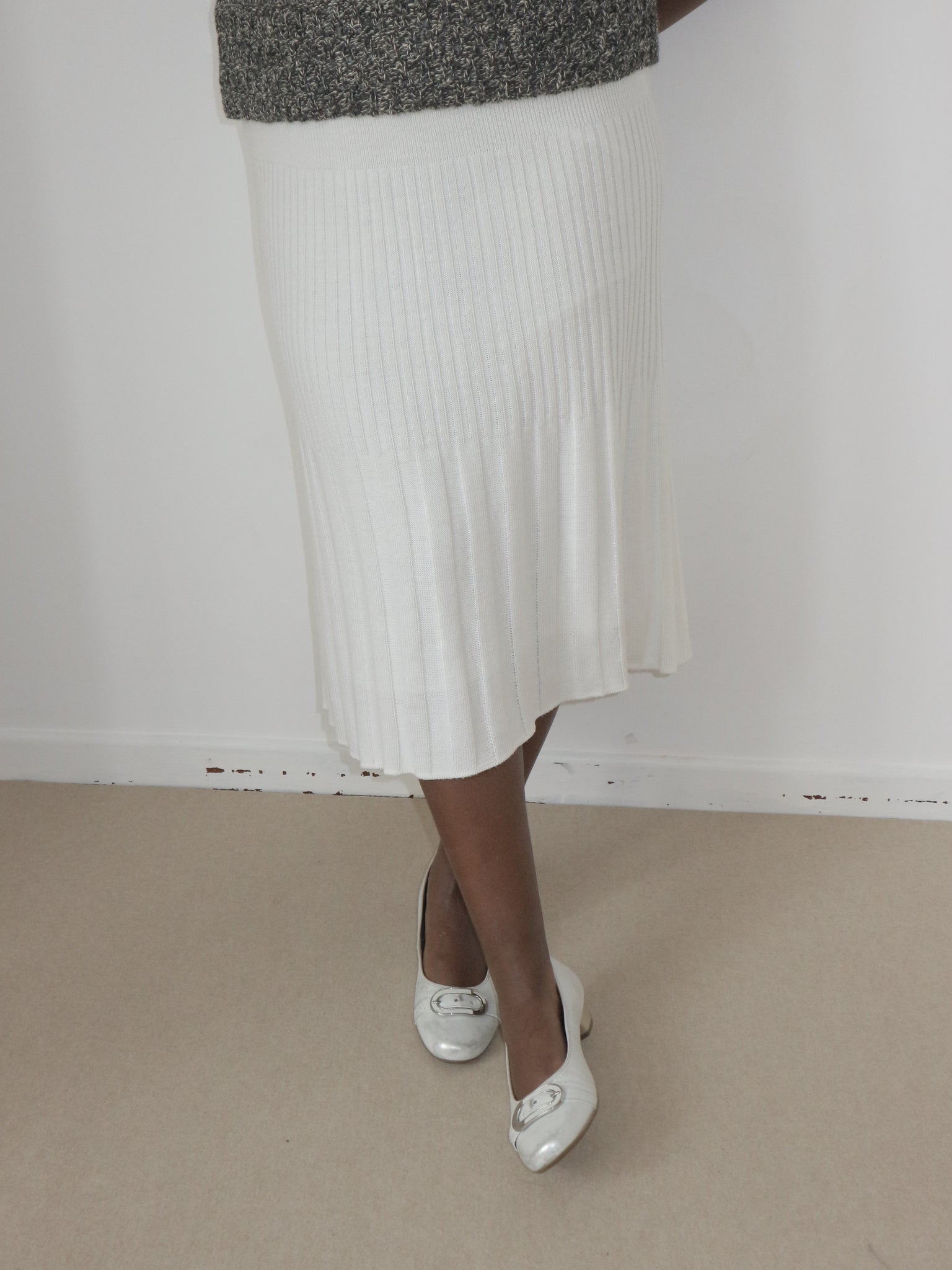 0088 / Asymmetric ribbed skirt