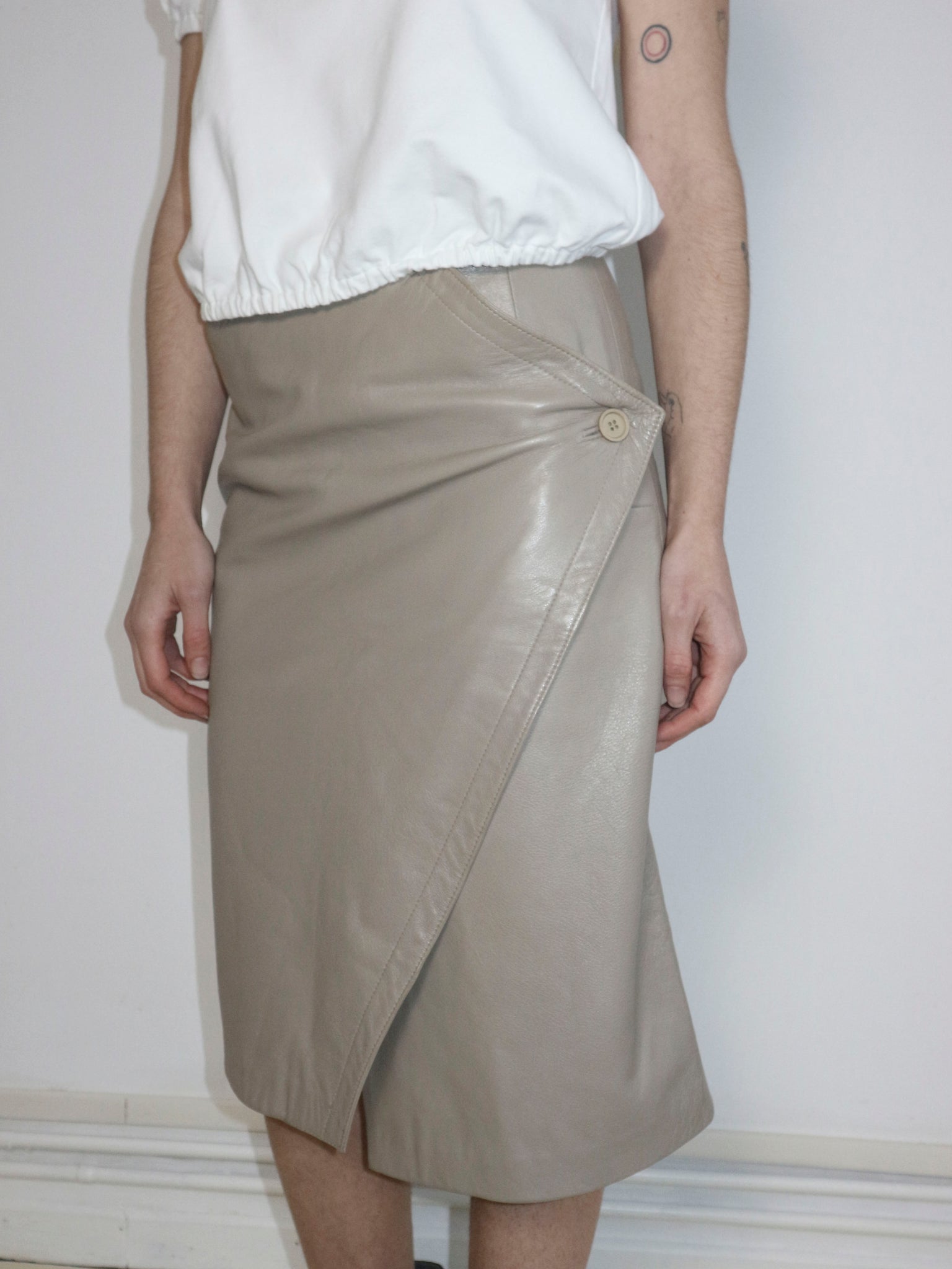 0671 / 80s Guy Laroche Leather Skirt (XS)